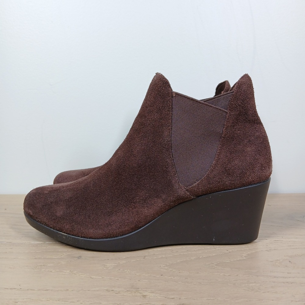 Crocs Dual Comfort Ankle Boots Womens 8.5 Brown Leather Wedge Chelsea Booties